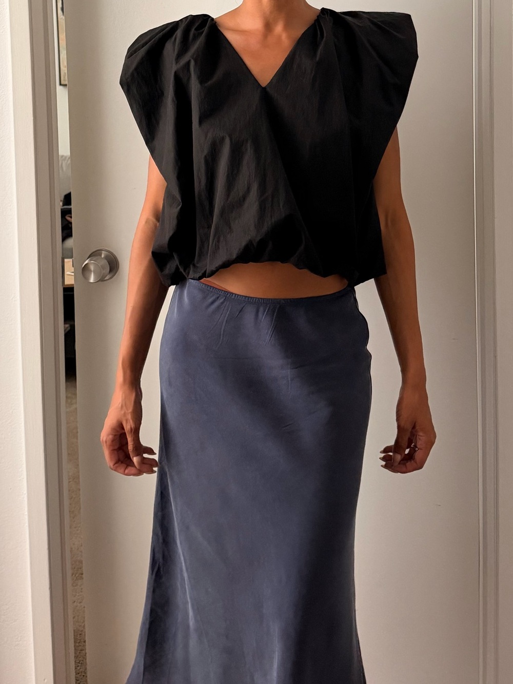 Zara Balloon Cotton Poplin V-Neck Top in Black – Women’s Size Medium